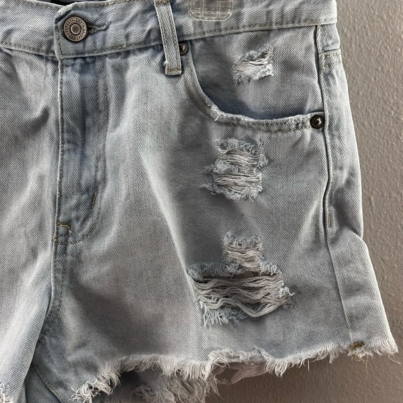 Aeropostale Women Light Blue Denim Jean Cheeky Shorts Distressed Ripped size 8 - Picture 3 of 9